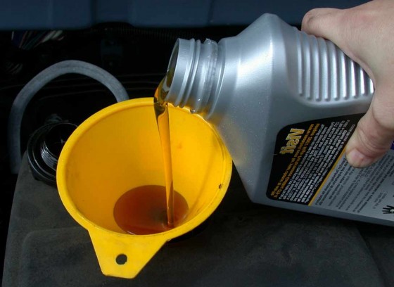моторное масло, замена моторного масла, заливка моторного масла, как залить моторное масло самому
