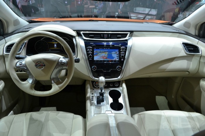 Кроссовер Nissan Murano 2015 обладает всеми системами безопасности