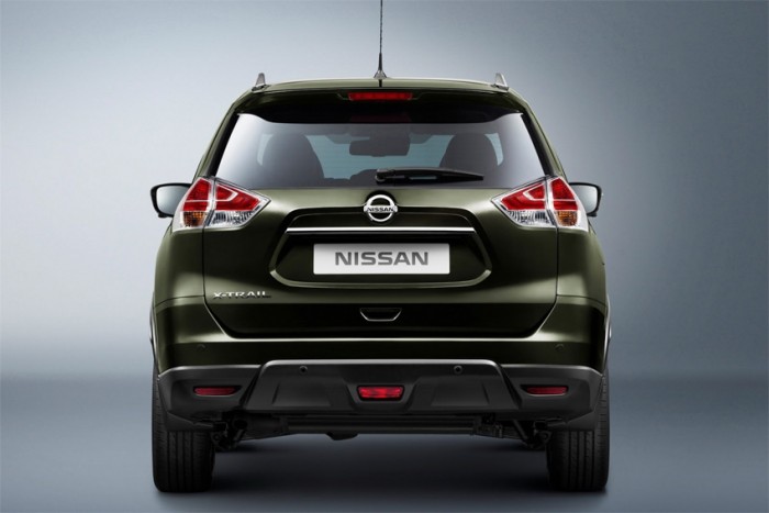 Плавные линие и стильные задние фонари нового Nissan X-Trail