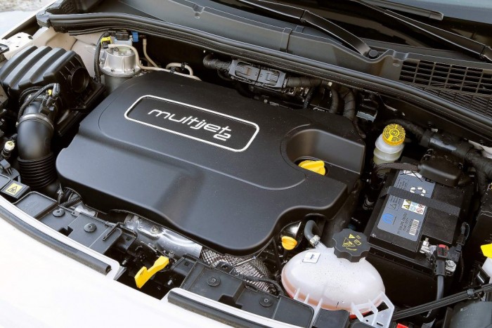 Fiat 500 X предлагается с дизельными двигателями и бензиновыми двигателями 