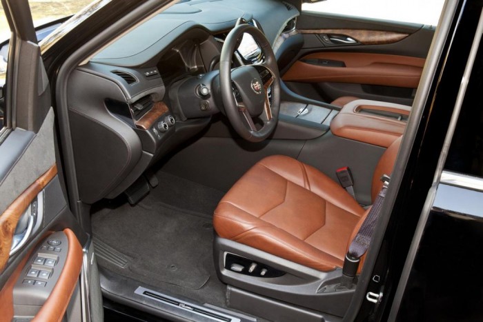 Салон нового внедорожника Cadillac Escalade 2015