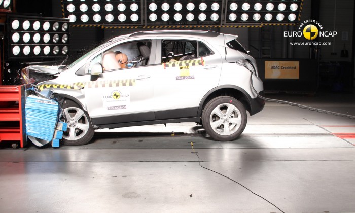 Краш-тест Opel Mokka по стандартам EuroNCAP