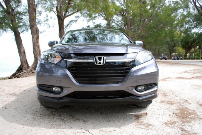 Honda HR-V 2015 комплектуется бензиновым или дизельным двигателем на выбор