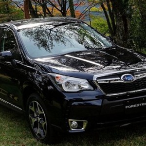 Subaru-Forester черный
