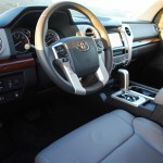 Салон Toyota Tundra 2015 проработан до мелочей