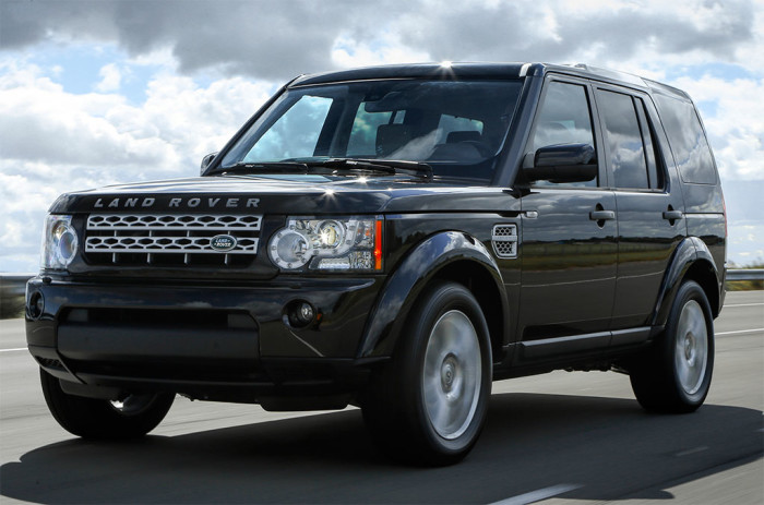 Land Rover Discovery черного цвета